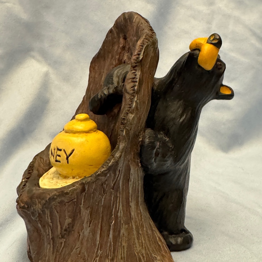 Kritter Hollows Bear Wants Honey 2000 by Big Sky Carvers